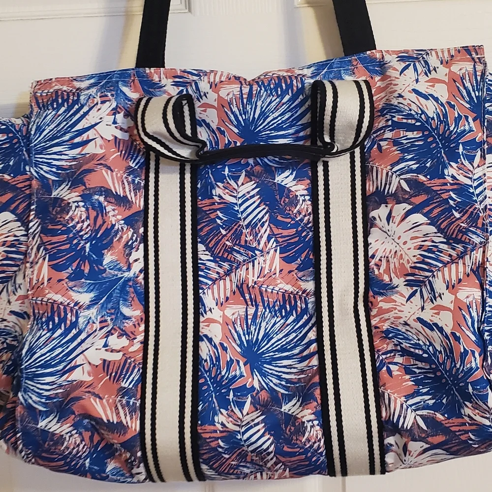 Weekender Bag - Picture 2 of 5